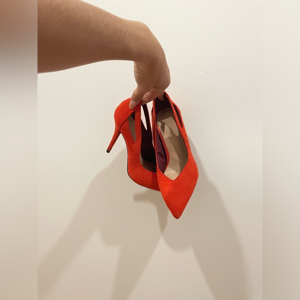 Heels - Picture 3 of 9
